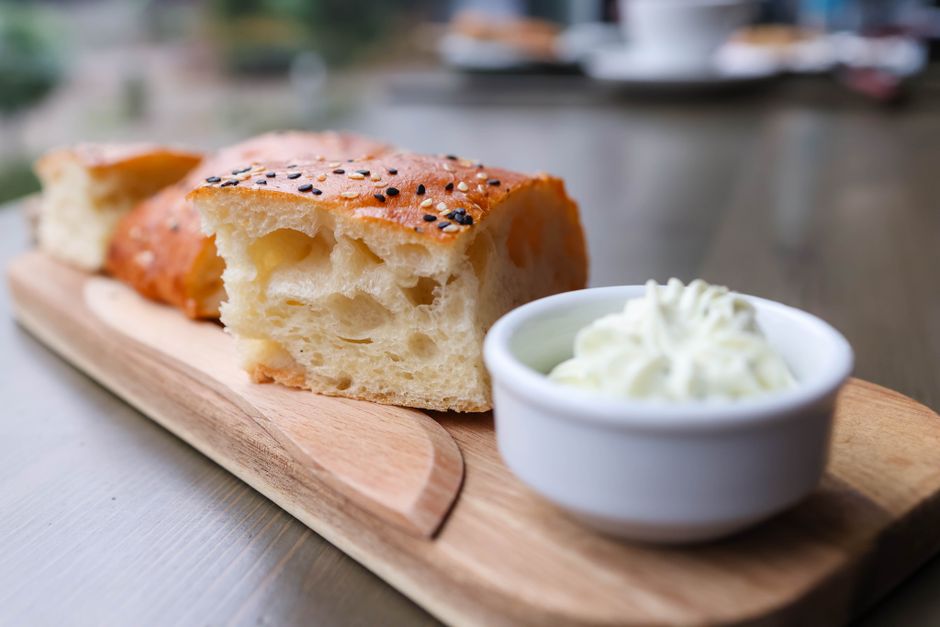 Glutenfri focaccia – luftig i långpanna (recept)
